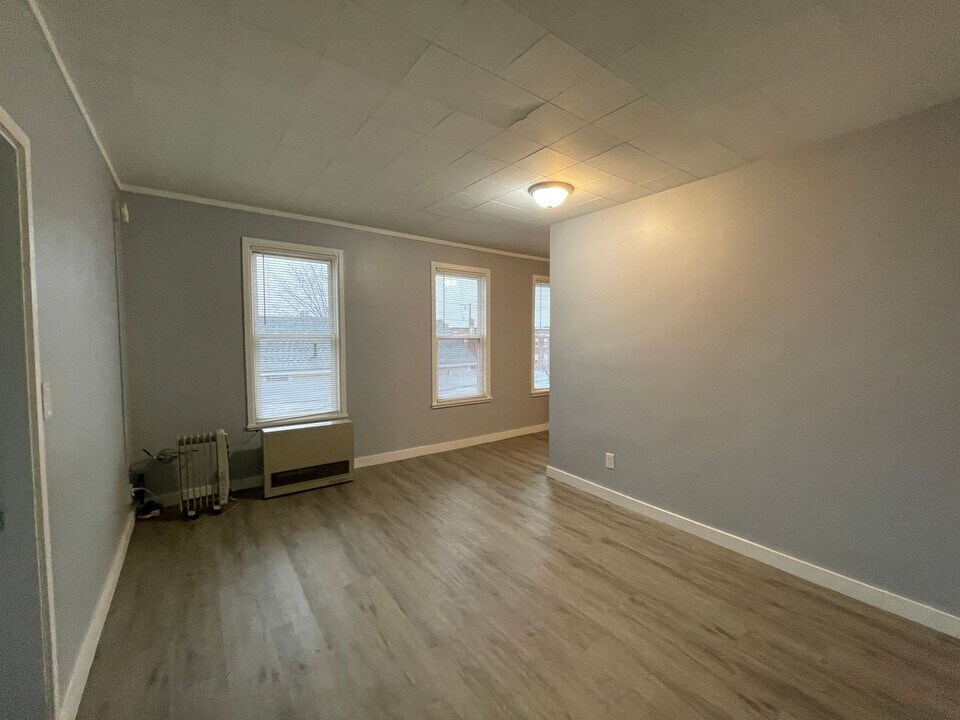 68 Orange St in Manchester, NH - Building Photo