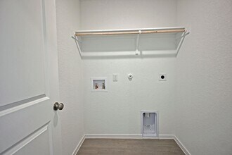 3813 Low Tide in Seguin, TX - Building Photo - Building Photo