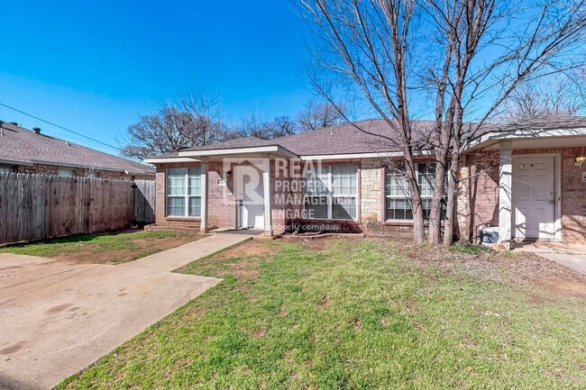 404 Truman St in Arlington, TX - Building Photo - Building Photo