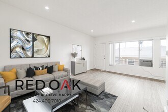 1051 N Ogden Dr in West Hollywood, CA - Foto de edificio - Building Photo