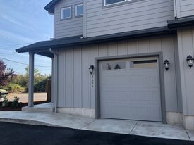 2604 Ross Ln in Eugene, OR - Building Photo