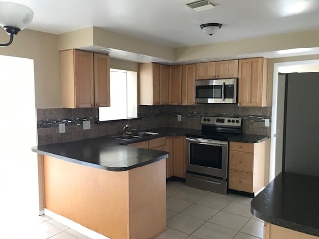 632 Westminster Ave in Melbourne, FL - Foto de edificio - Building Photo