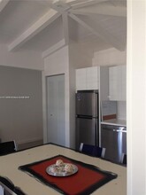 1450 Meridian Ave, Unit 205 in Miami Beach, FL - Building Photo - Building Photo