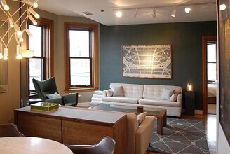 550 W Surf St in Chicago, IL - Building Photo - Building Photo