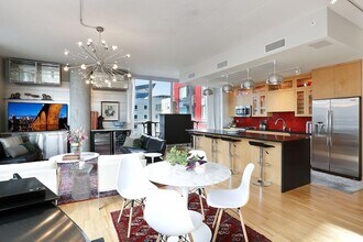 901 S 2nd St in Minneapolis, MN - Foto de edificio - Building Photo