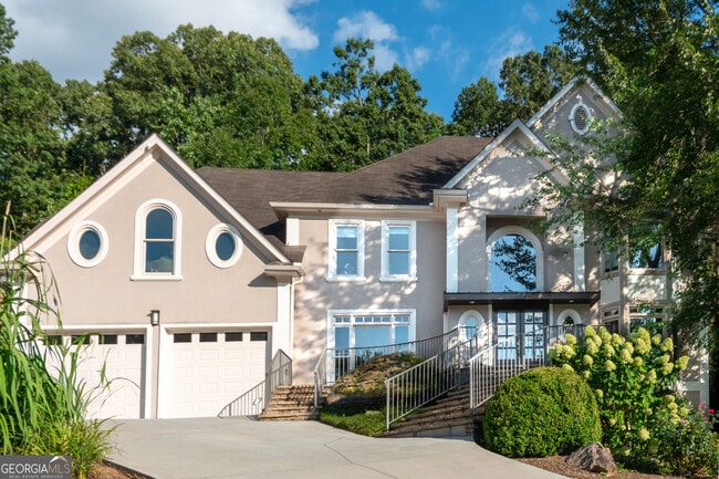 property at 3850 Glenhurst Dr