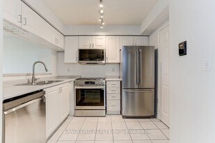 190 Manitoba St in Toronto, ON - Building Photo