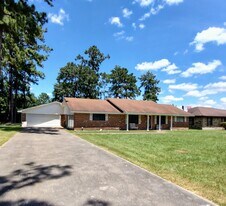 7640 Laurie Ln in Lumberton, TX - Building Photo