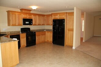1683 NE Ruby Ct in Roseburg, OR - Building Photo - Building Photo