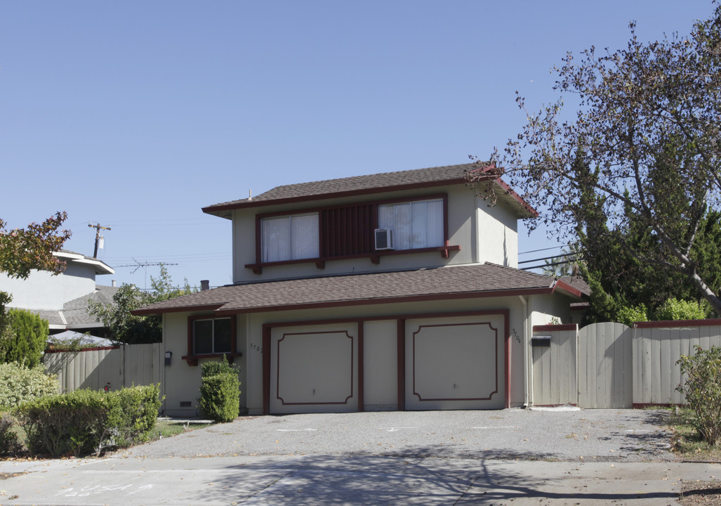 5702 Chesbro Ave in San Jose, CA - Building Photo