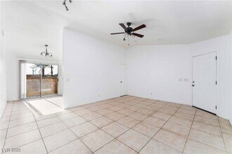 900 Calico Hills Ct in Las Vegas, NV - Building Photo - Building Photo