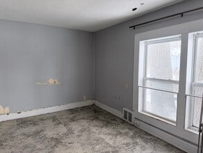 503 N Eastwood Dr, Unit 2a in Woodstock, IL - Foto de edificio - Building Photo