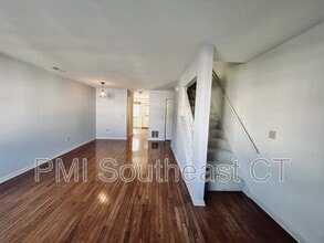 310 Boston Post Rd in Waterford, CT - Building Photo - Building Photo