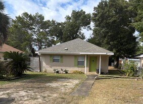 106 Alabama Ave NW in Fort Walton Beach, FL - Building Photo