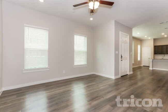 1038 Fallgate Dr in Saginaw, TX - Building Photo - Building Photo