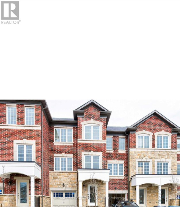 11-11 Autumnwood Ave in Brampton, ON - Building Photo