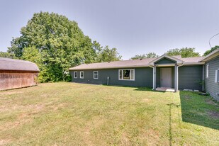 279 Stones River Rd in La Vergne, TN - Building Photo