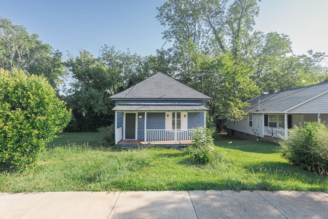 319 E Chappell St in Griffin, GA - Building Photo