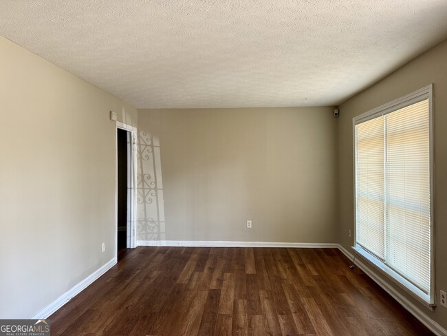 2913 Horse Shoe Dr in Atlanta, GA - Building Photo - Building Photo