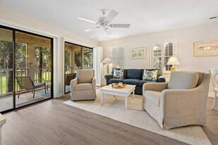 366 Masters Dr in Pawleys Island, SC - Building Photo