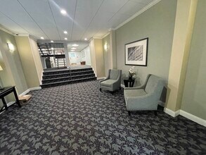 44 Broadlawn Dr in Newton, MA - Building Photo - Building Photo