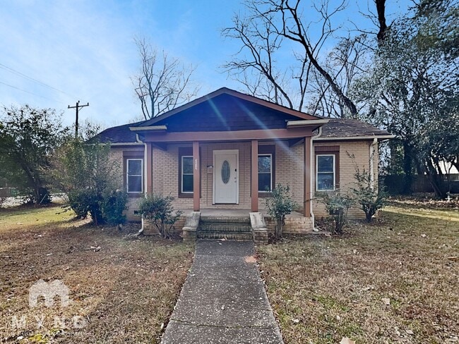 property at 2632 Shamrock Dr