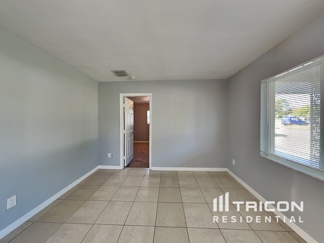 2529 Brentwood Dr in Clearwater, FL - Building Photo - Building Photo