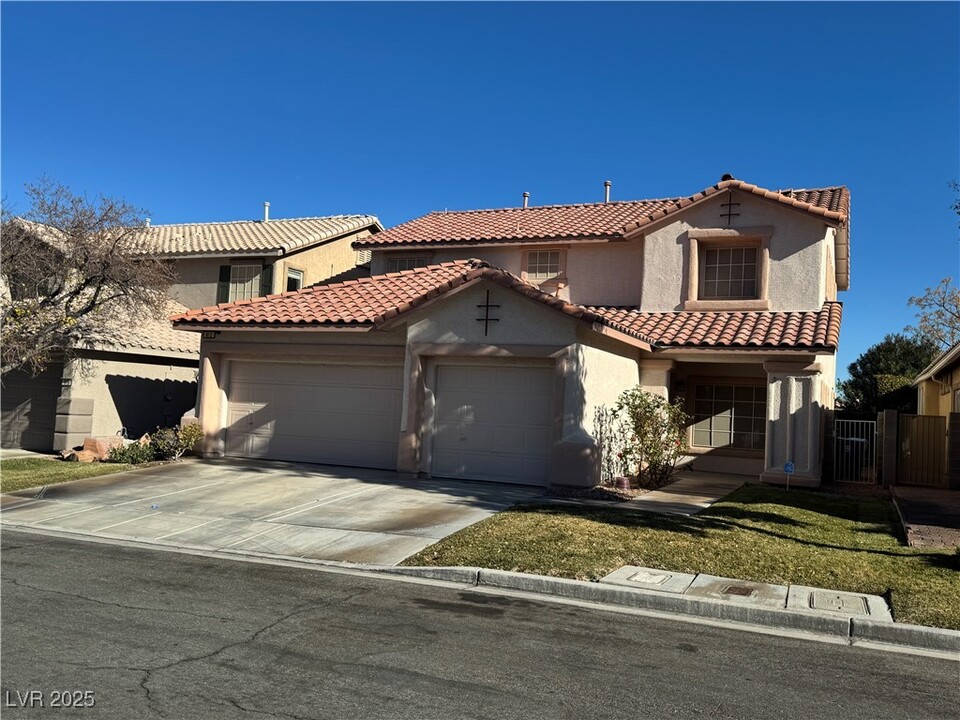 812 Royal Birch Ln in Las Vegas, NV - Building Photo