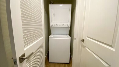 BC La Perla in San Diego, CA - Building Photo - Interior Photo