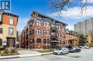 27 Bold St in Hamilton, ON - Building Photo