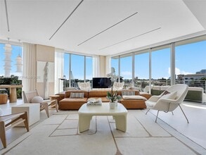 21 Isle of Venice Dr in Fort Lauderdale, FL - Building Photo - Building Photo