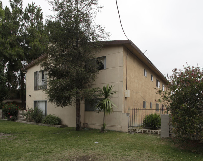 516 N Pauline St in Anaheim, CA - Foto de edificio - Building Photo