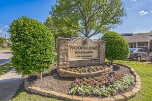 Woodbridge Apartments in Bedford, TX - Building Photo