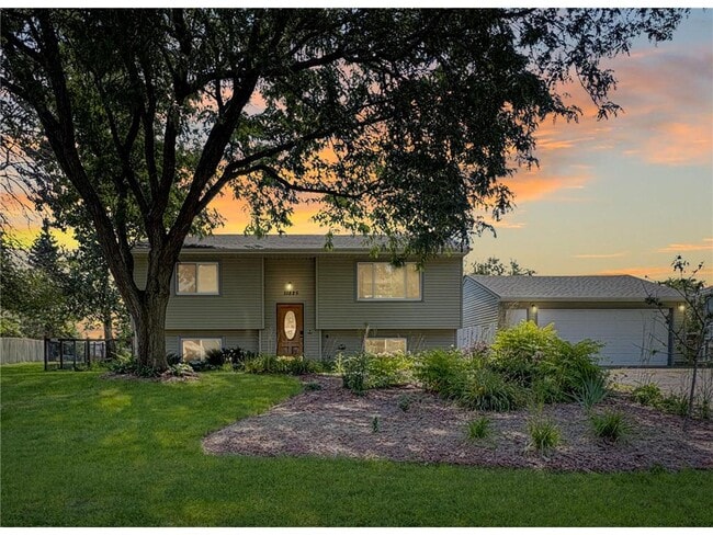 property at 11225 Hampshire Ct W
