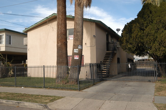 176 13th St in San Bernardino, CA - Foto de edificio - Building Photo