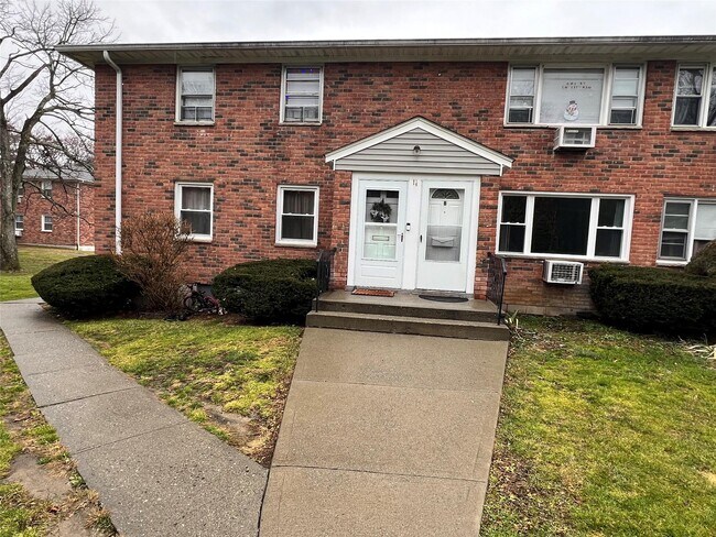 1668 US-9 in Wappingers Falls, NY - Building Photo - Building Photo