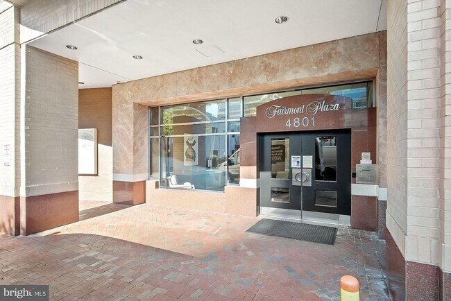 4801 Fairmont Ave in Bethesda, MD - Building Photo - Building Photo