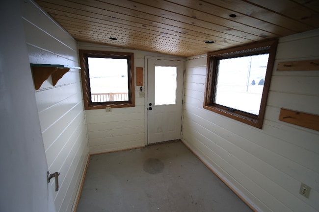 62 A Mylane Rd in Ennis, MT - Foto de edificio - Building Photo