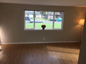 520 N 38th Pl in Springfield, OR - Building Photo - Building Photo