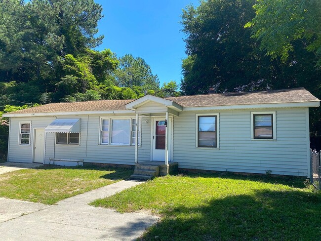 2581 Pine Springs Dr in Fayetteville, NC - Building Photo - Building Photo