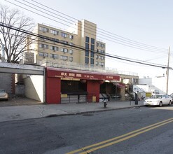 Flushing Tower Condo in Flushing, NY - Foto de edificio - Building Photo