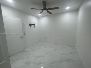 15426 SW 168th Terrace, Unit 2 in Miami, FL - Foto de edificio - Building Photo