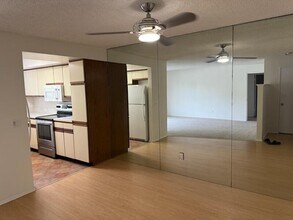 5000 S Centinela Ave, Unit 208 in Los Angeles, CA - Building Photo - Building Photo