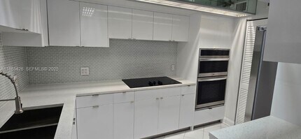 2843 S Bayshore Dr in Miami, FL - Building Photo - Building Photo