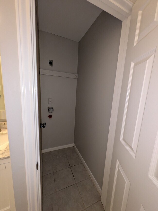 18514 Meadows Way Dr