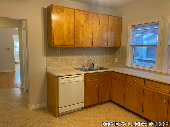 144 W Adams St
