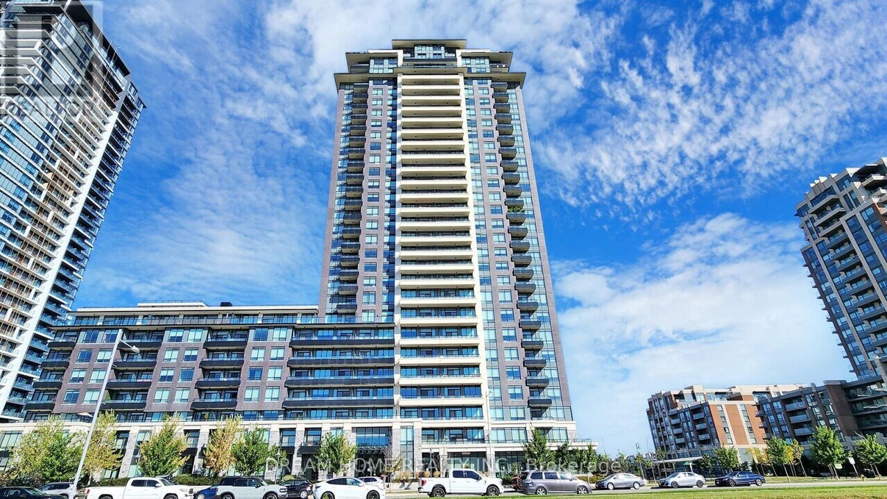 15 Water Walk Dr in Markham, ON - Building Photo