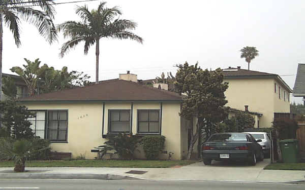 1623-1627 S Bundy Dr in Los Angeles, CA - Building Photo