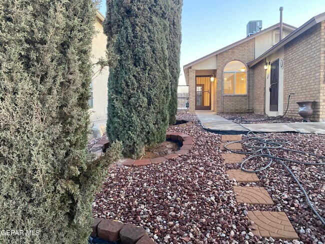12290 Tierra Bella Dr in El Paso, TX - Building Photo - Building Photo