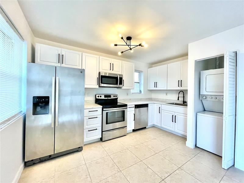 4071 N Dixie Hwy in Oakland Park, FL - Building Photo